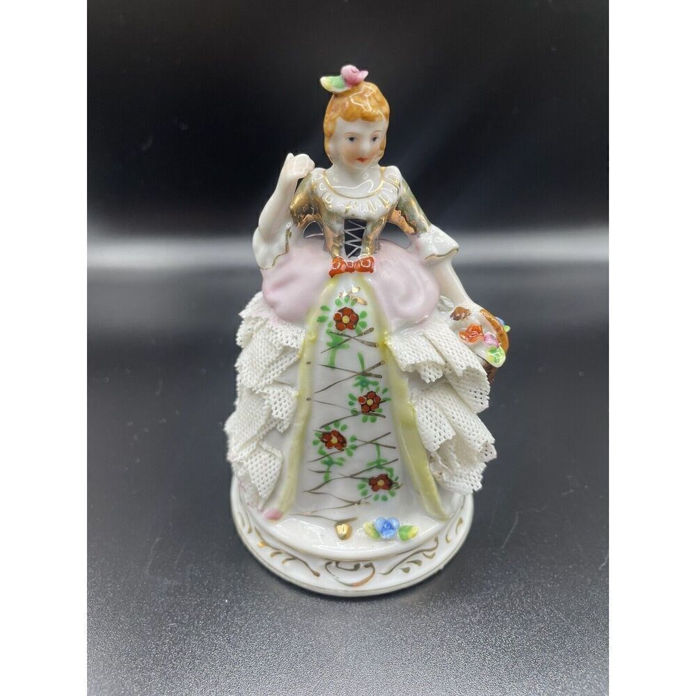 Vintage Dresden Lace & Porcelain  Figurine Made in‎ Occupied Japan.